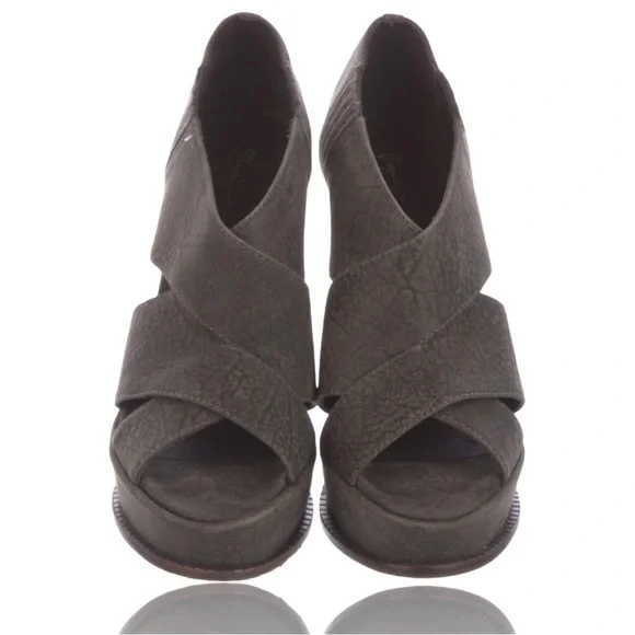 Elizabeth and James Leather Animal Print Pumps Heels Straps Size 8 B - Picture 3 of 9